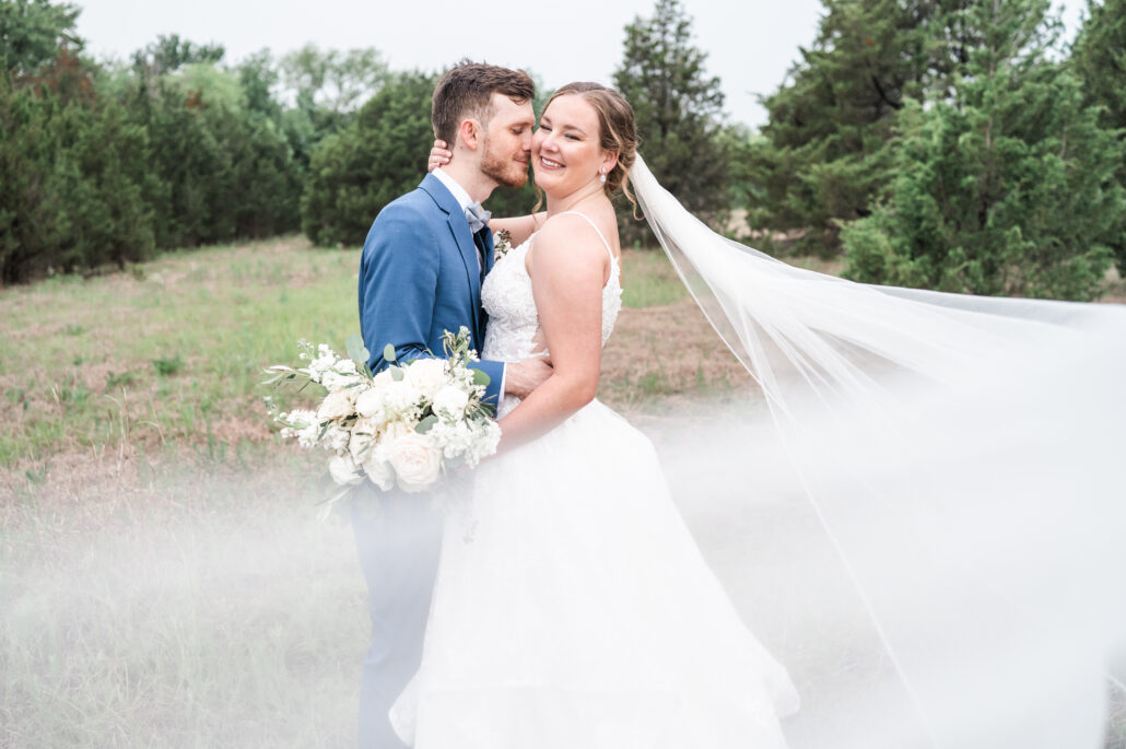 bride and groom, bride, groom, wedding, wedding pics, texas bride, dallas bride, marriage, hidden creek, rockwall, dallas