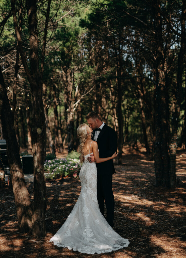 What Every Bride Needs to Know: 8 Wedding Day Tips from Hidden Creek, Rockwall, Dallas, bride, groom, Wedding, wedding day, Hidden Creek, wedding day tips, married, texas, wedding venue, wedding party, wedding floral, wedding dress
