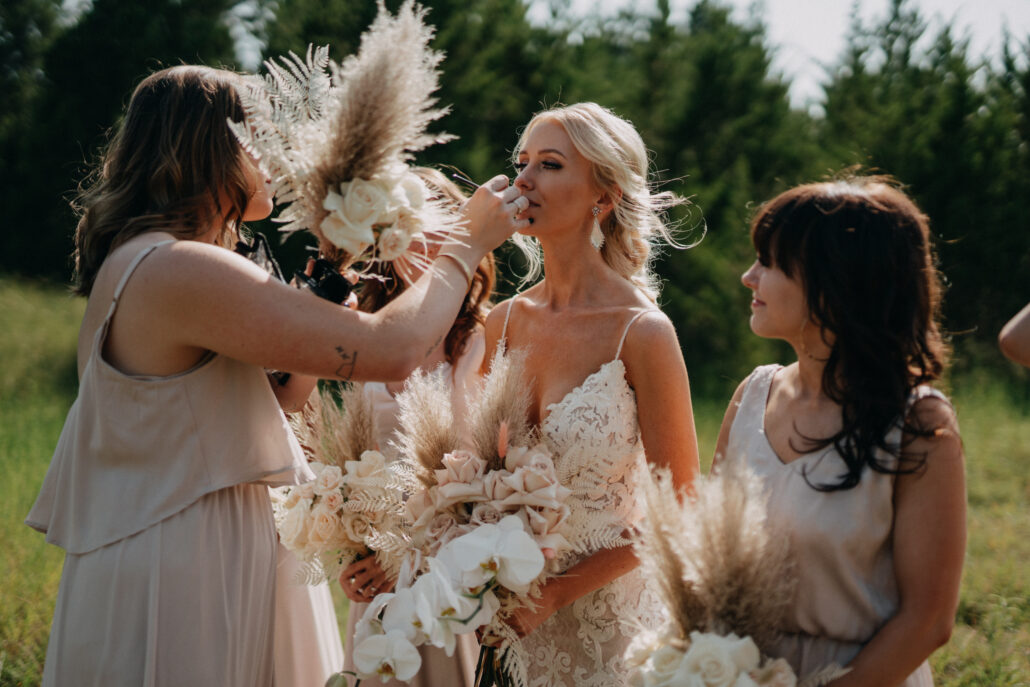 What Every Bride Needs to Know: 8 Wedding Day Tips from Hidden Creek, Rockwall, Dallas, bride, groom, Wedding, wedding day, Hidden Creek, wedding day tips, married, texas, wedding venue, wedding party, wedding floral, wedding dress