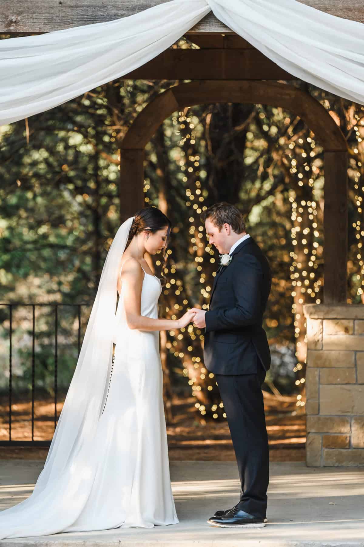 bride, wedding, summer wedding, Hidden Creek, Dallas, Texas, Rockwall, Bride and Groom, Wedding dress